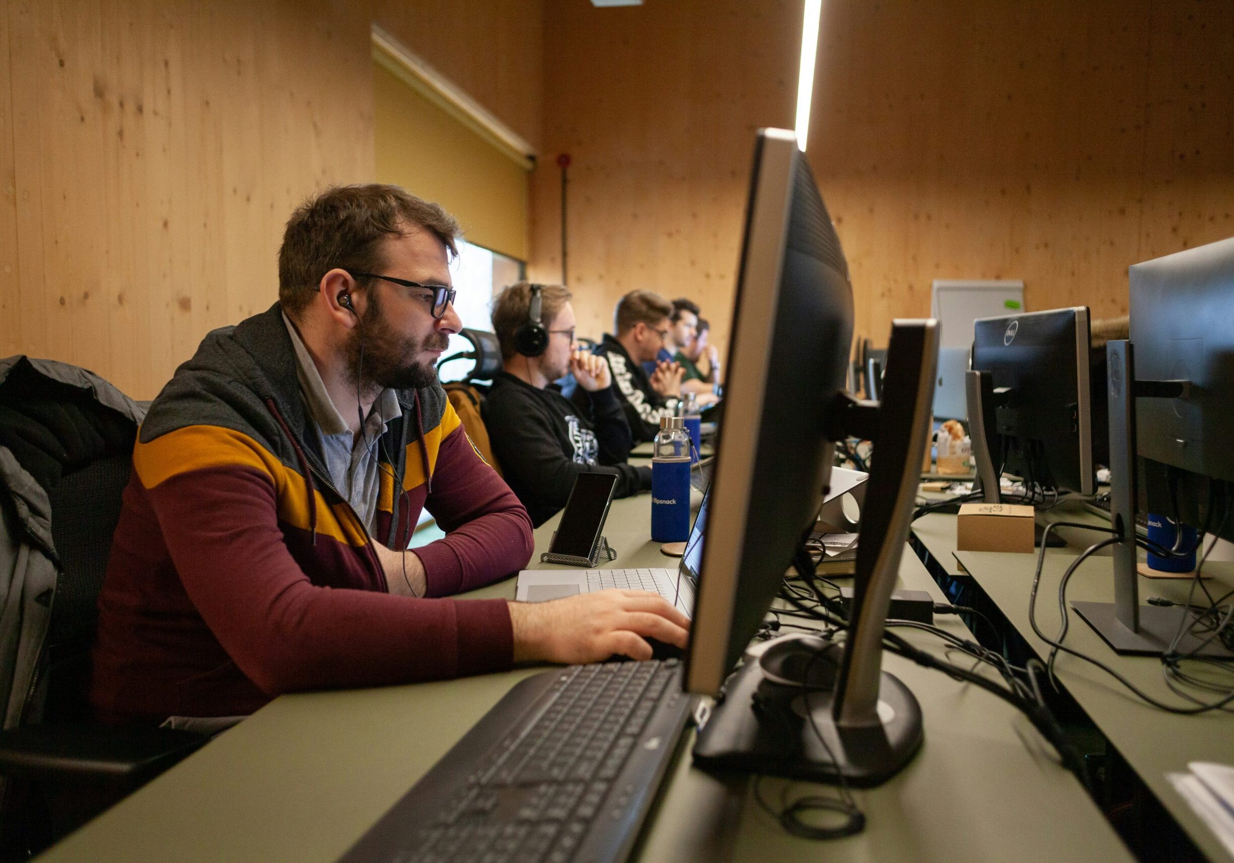 flipsnack-YoNWSk5NnUE-unsplash